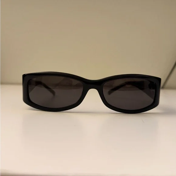 Gucci Black Sunglasses with Silver Accents - Picture 4 of 8